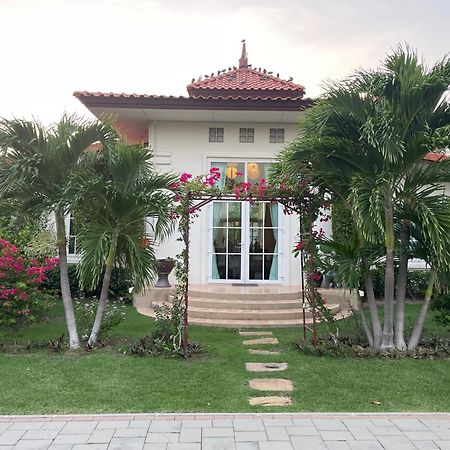 Villa Bougainvillea HHQ Exteriör bild